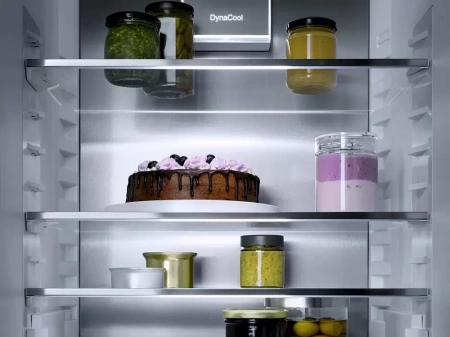 Встраиваемый холодильник Miele KFN 7785 C