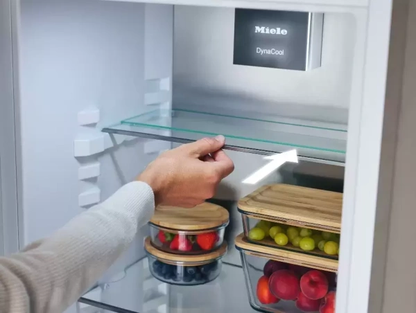 Встраиваемый холодильник Miele KFN 7733 E новый, без коробки