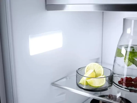 Встраиваемый холодильник Miele K 7743 E