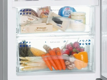 Холодильник Liebherr CBPesf 3613 Comfort BioFresh