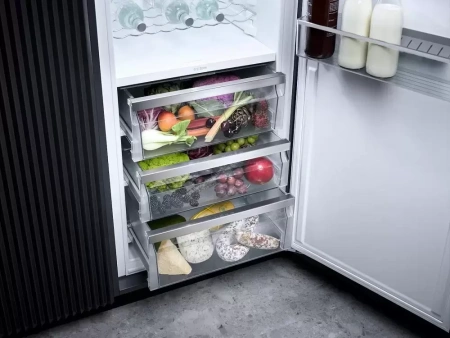 Встраиваемый холодильник Miele K 7743 E