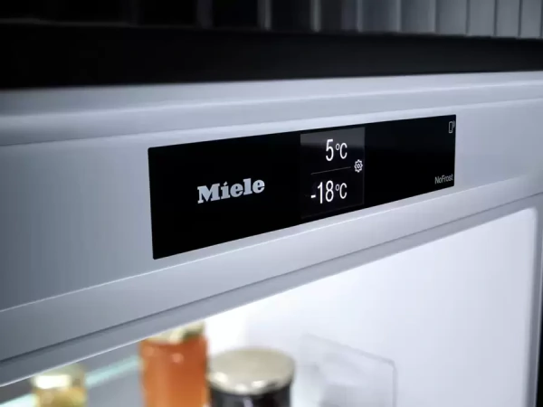 Встраиваемый холодильник Miele KFN 7774 D