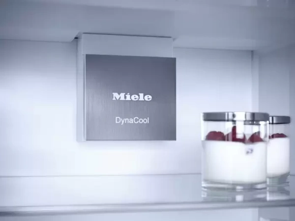 Встраиваемый холодильник Miele K 7747 D