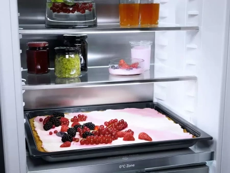Встраиваемый холодильник Miele K 7743 E