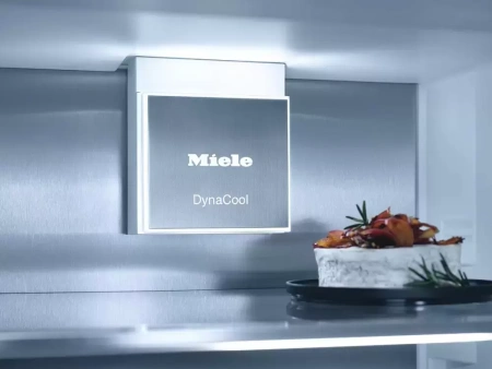 Встраиваемый холодильник Miele KFN 7785 C