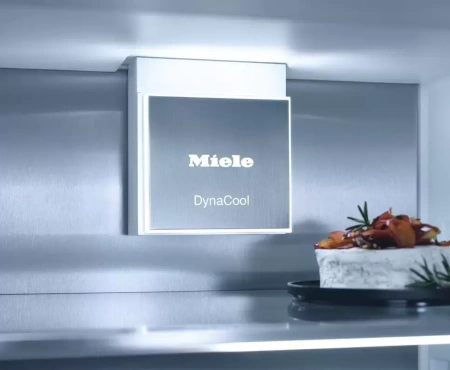 Встраиваемый холодильник Miele KFN 7795 C