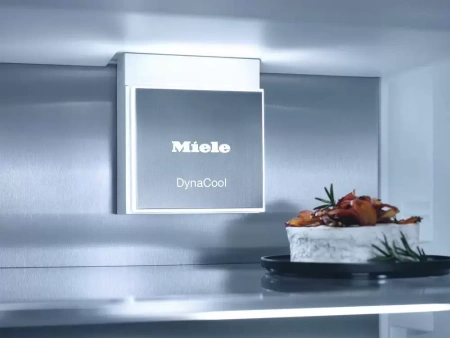Встраиваемый холодильник Miele K 7793 C