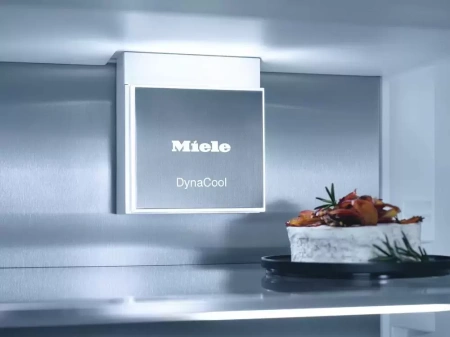 Встраиваемый холодильник Miele KFN 7774 C